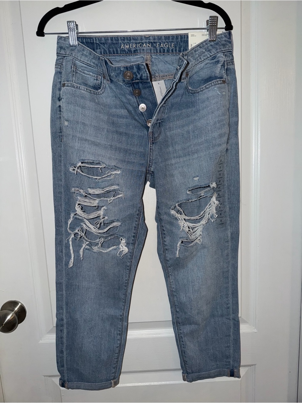 American Eagle destroyed tomgirl jeans NWT